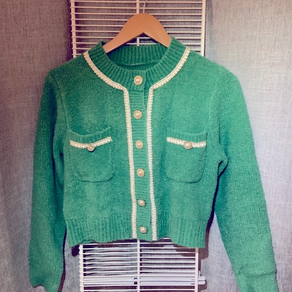 Chanel style Green Tweed Cardigan with Faux Pearls - Picture 3 of 3